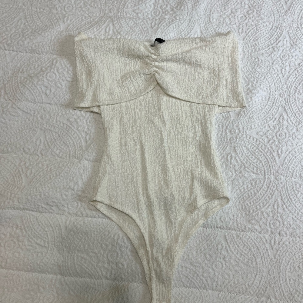 Zara Cream Bodysuit with Elegant Shoulder Design
